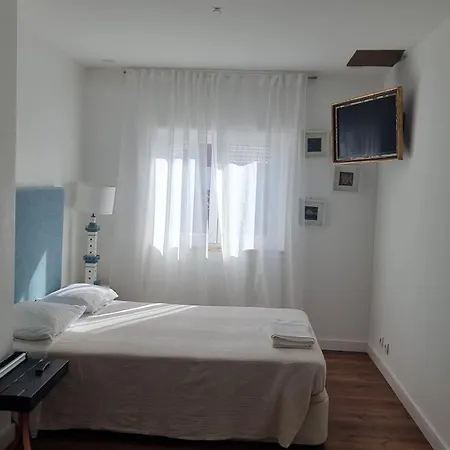 The Coolest Place Near The Airport! * Lisbona