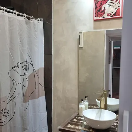 Alloggio in famiglia The Coolest Place Near The Airport! *