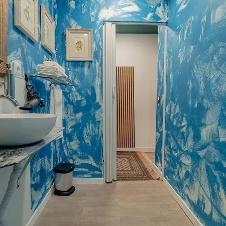 The Coolest Place Near The Airport! Alloggio in famiglia