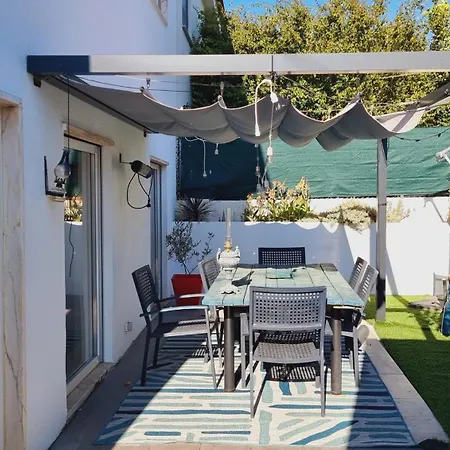 The Coolest Place Near The Airport! Homestay szállás
