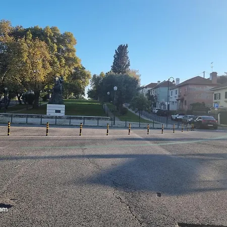 The Coolest Place Near The Airport! Séjour chez l'habitant