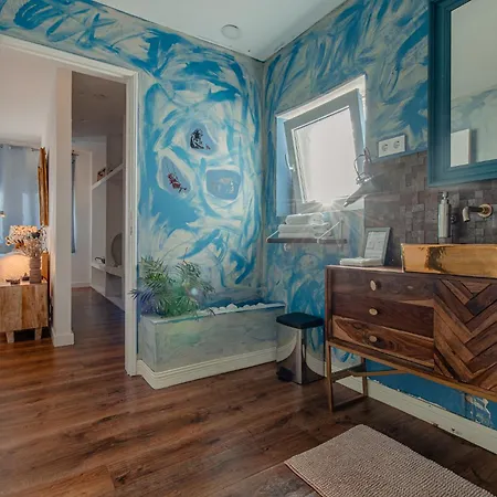 Rum i privatbostad The Coolest Place Near The Airport! Lisboa